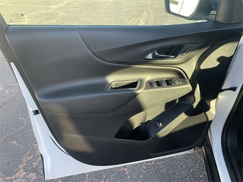 Used 2018 Chevrolet Equinox LT image 21