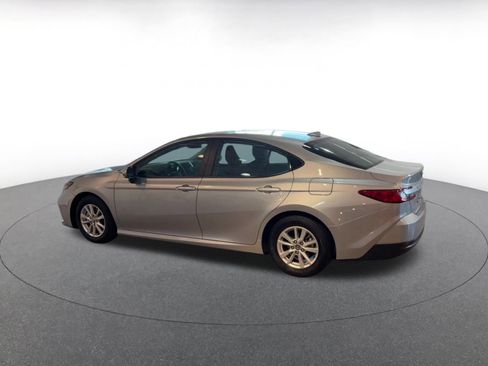 Used 2025 Toyota Camry LE image 10