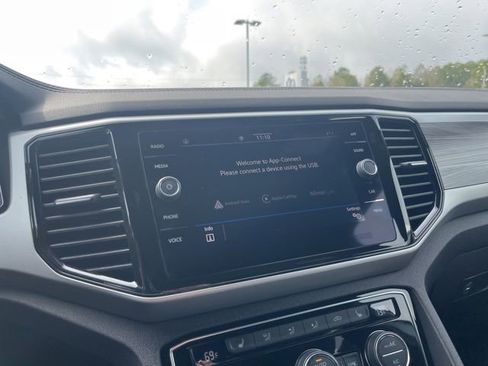 Used 2022 Volkswagen Atlas Cross Sport SE w/ Panoramic Sunroof Package FWD image 25