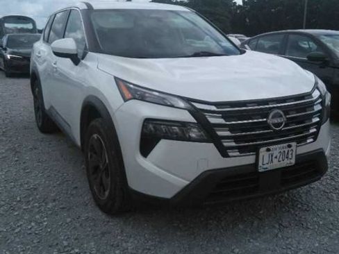 Used 2024 Nissan Rogue SV AWD/4WD image 6