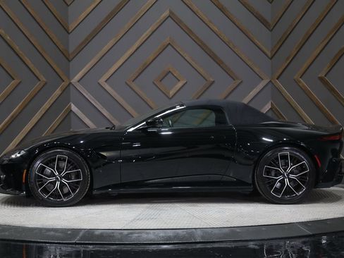 Used 2022 Aston Martin V8 Vantage Roadster image 3
