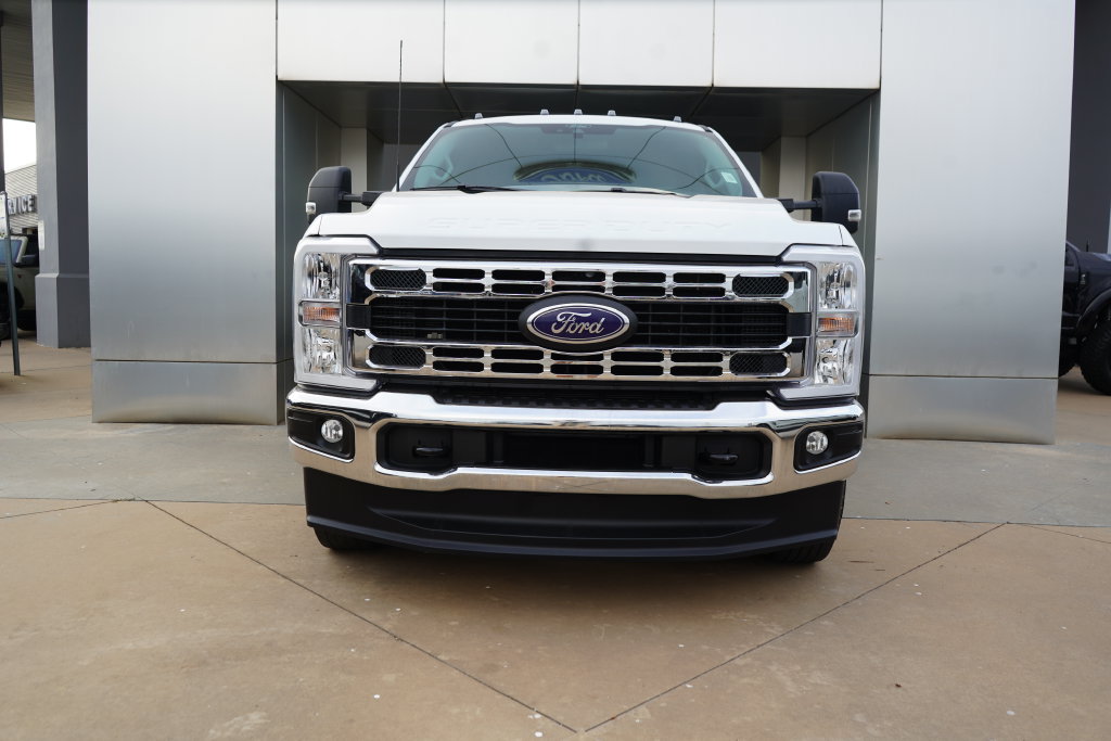 Used 2025 Ford F350 XL AWD/4WD image 4