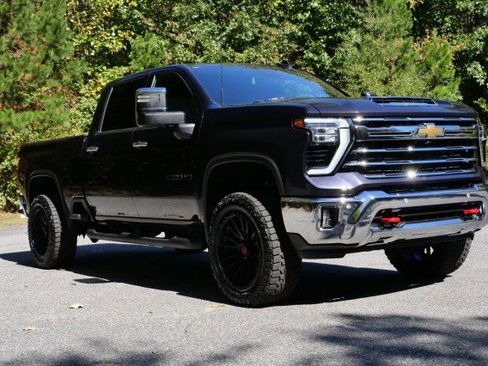 Used 2024 Chevrolet Silverado 3500 LTZ w/ LTZ Plus Package image 4