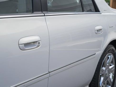 Used 2007 Cadillac DTS Luxury I w/ Trunk Convenience Package FWD image 16