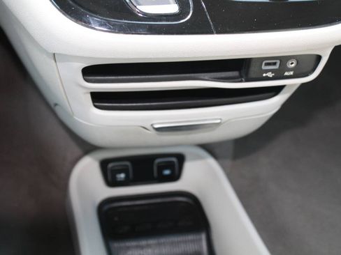 Used 2017 Chrysler Pacifica Touring-L FWD image 14