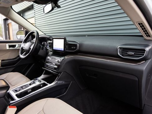 Used 2020 Ford Explorer Limited w/ Hybrid Equipment Group 310A image 35