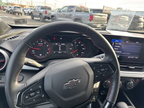 Used 2024 Chevrolet Trax RS w/ Driver Confidence Package image 11