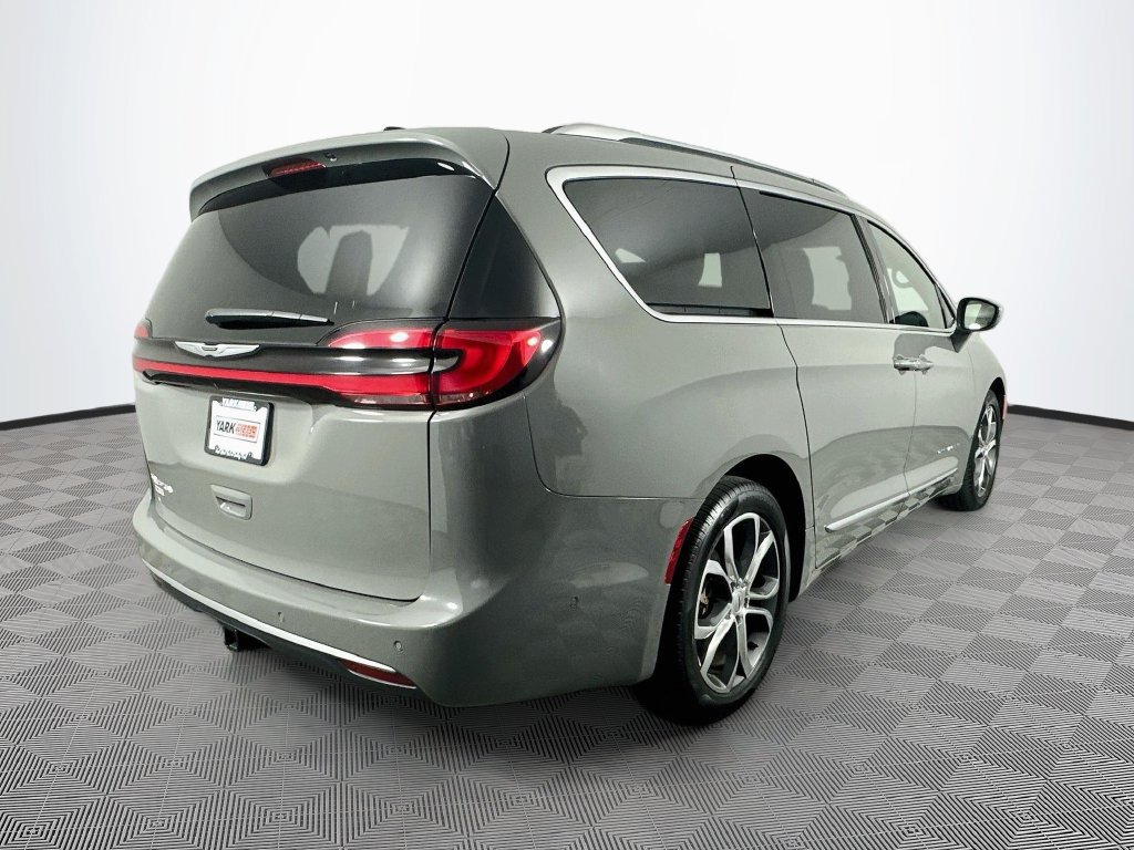 Used 2024 Chrysler Pacifica Pinnacle w/ Trailer Tow Group FWD image 12