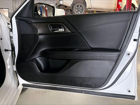 Used 2017 Honda Accord Sport image 24