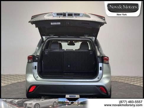 Used 2022 Toyota Highlander XLE image 7