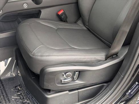 Used 2025 Land Rover Defender 130 S image 4