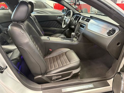 Used 2010 Ford Mustang Coupe image 30