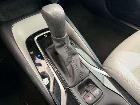 Used 2022 Toyota Corolla LE w/ LE Convenience Package FWD image 25