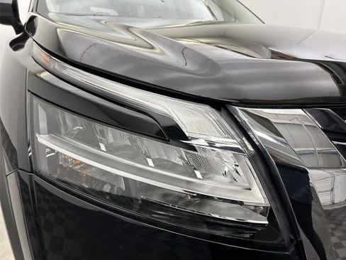 Used 2022 Nissan Pathfinder Platinum w/ Cargo Package image 18