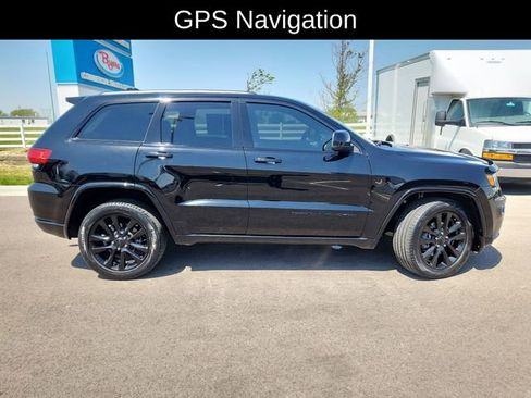 Used 2018 Jeep Grand Cherokee Altitude AWD/4WD image 12