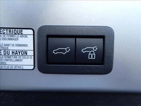 Used 2023 Toyota Corolla Cross XLE image 9