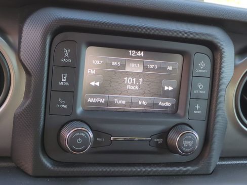 Used 2018 Jeep Wrangler Sport S image 17