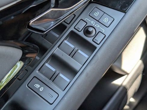 Certified 2024 Land Rover Range Rover Evoque Dynamic SE image 23