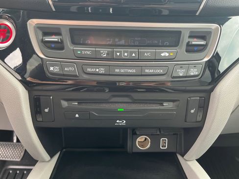 Used 2019 Honda Pilot Touring image 23