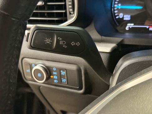 Used 2022 Ford Explorer XLT w/ Equipment Group 202A RWD image 32