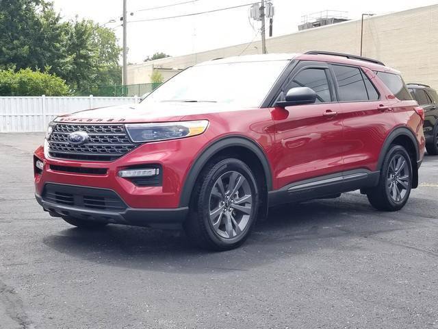 Used 2021 Ford Explorer XLT w/ Equipment Group 202A AWD/4WD image 3