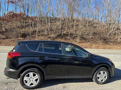 Used 2015 Toyota RAV4 LE image 8