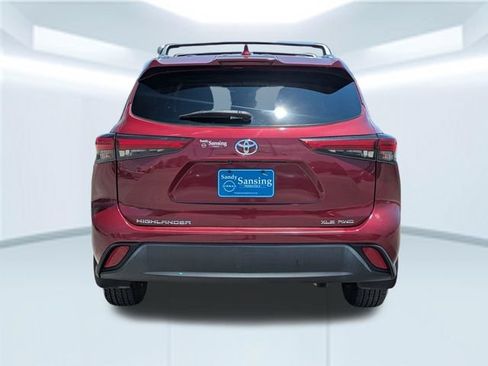 Used 2020 Toyota Highlander XLE AWD/4WD image 5