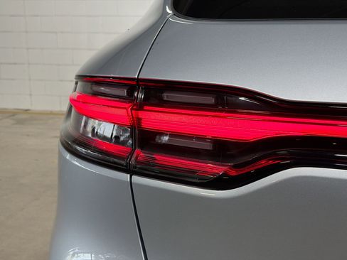 Certified 2026 Porsche Macan AWD/4WD image 11