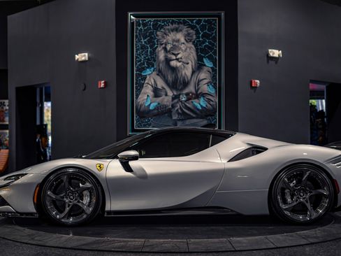 Used 2021 Ferrari SF90 Stradale AWD/4WD image 7