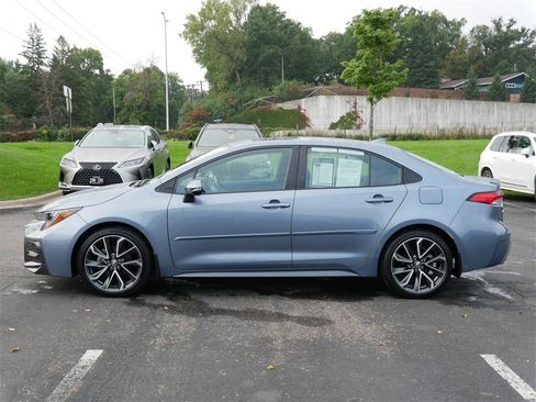 Used 2022 Toyota Corolla SE image 3