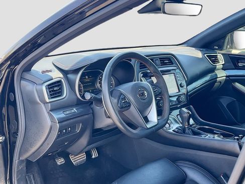 Used 2023 Nissan Maxima SR w/ Sport Mat Group FWD image 9