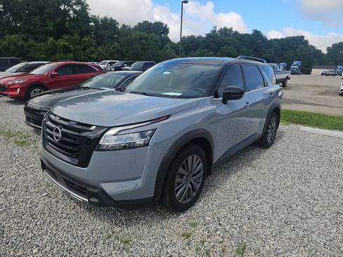 Used 2023 Nissan Pathfinder SL w/ SL Premium Package AWD/4WD image 3