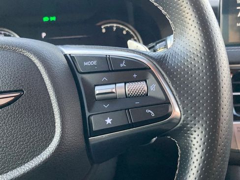 Used 2025 Genesis G70 2.5T image 16