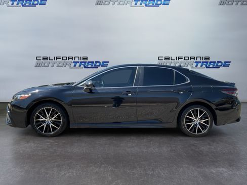 Used 2023 Toyota Camry SE FWD image 8