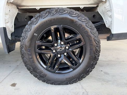 Used 2024 Chevrolet Silverado 1500 Custom Trail Boss w/ LPO, Dark Essentials Package AWD/4WD image 34