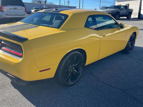 Used 2018 Dodge Challenger SXT w/ Blacktop Package image 4