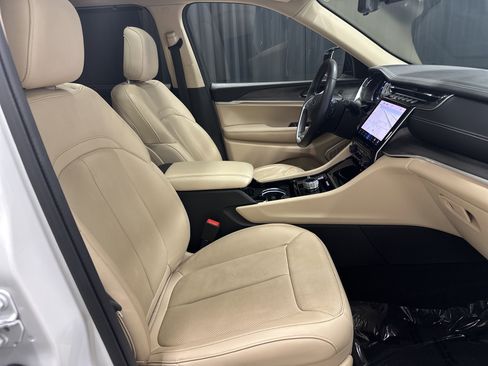 Used 2022 Jeep Grand Cherokee L Limited w/ Luxury Tech Group II image 34