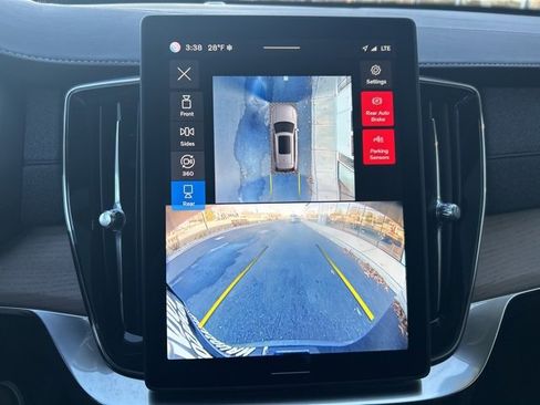 Used 2025 Volvo XC90 B5 Plus image 23