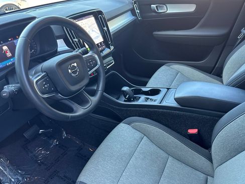 Certified 2025 Volvo XC40 B5 Core AWD/4WD image 12