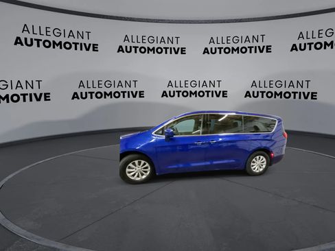 Used 2018 Chrysler Pacifica Touring Plus image 7