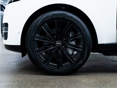 Used 2025 Land Rover Range Rover SE AWD/4WD image 7