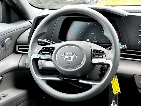 Used 2025 Hyundai Elantra SE w/ Cargo Package FWD image 32