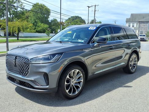 Certified 2025 Lincoln Aviator Reserve w/ Illumination Package AWD/4WD image 7