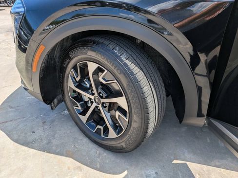 Certified 2025 Kia Sportage EX FWD image 36