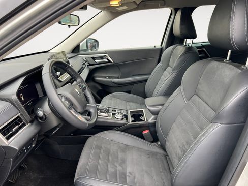 Used 2023 Mitsubishi Outlander SE image 9