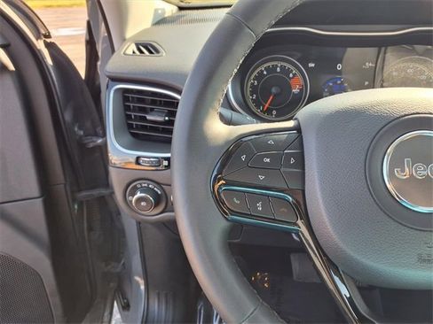 Used 2023 Jeep Cherokee Altitude Lux image 68