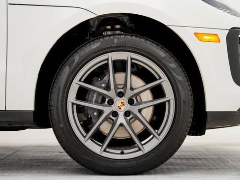 Certified 2025 Porsche Macan image 28