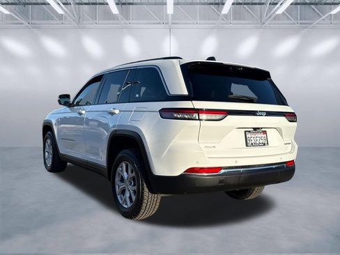 Certified 2023 Jeep Grand Cherokee Limited w/ Luxury Tech Group II AWD/4WD image 4