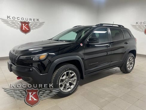 Used 2022 Jeep Cherokee Trailhawk image 3