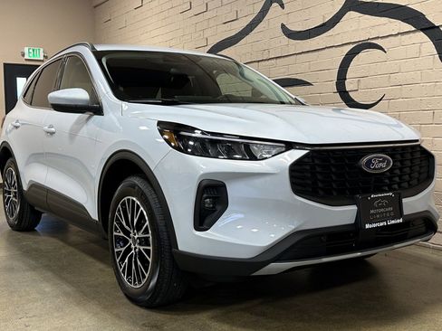 Used 2025 Ford Escape image 13